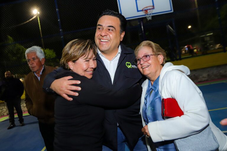 Entrega Luis Nava, rehabilitación de espacios deportivos en Lomas del Marqués