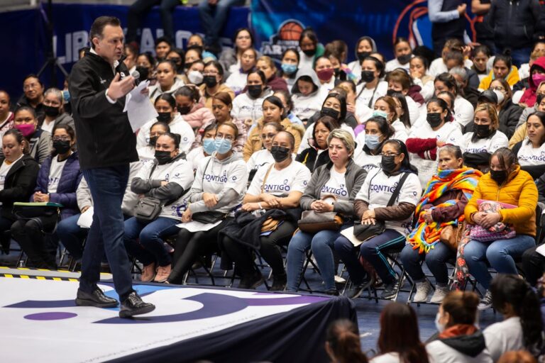 Entrega Gobernador más de dos mil tarjetas CONTIGO a mujeres queretanas
