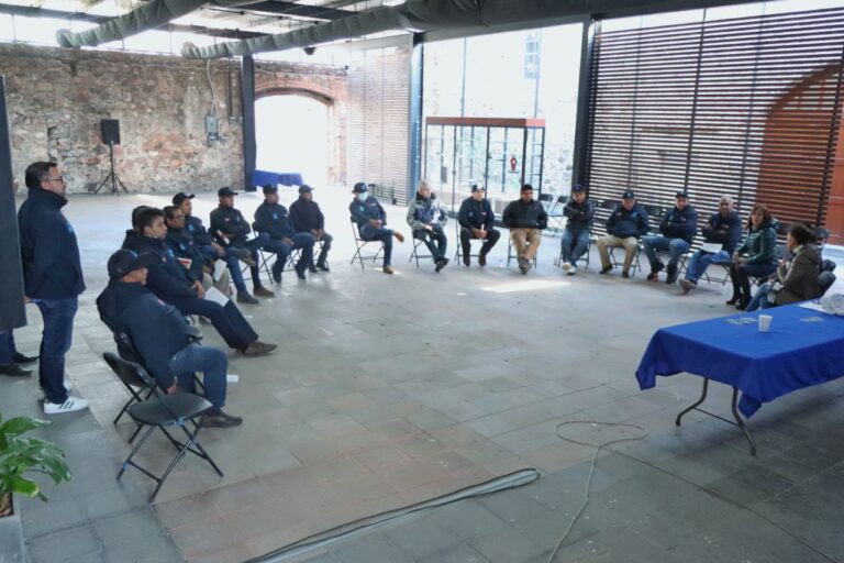 Capacitan a operadores de Movivan en perspectiva de género