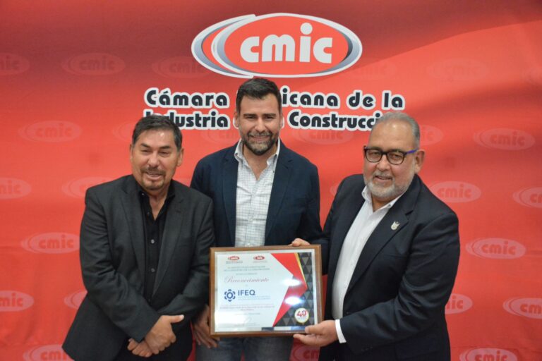 Entregan CMIC e ICIC Certificación a personal del IIFEQ