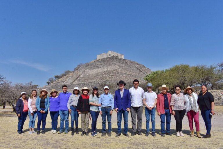 Alcaldes visitan la Zona Arqueológica “El Cerrito”