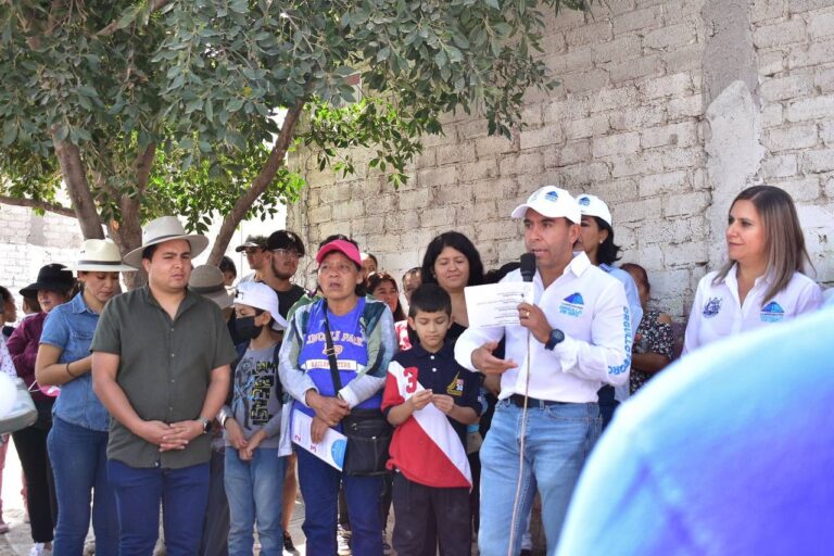 Roberto Sosa Pichardo supervisó obra de urbanización en la colonia Prados de Balvanera