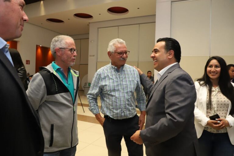 Atestigua Luis Nava firma el convenio entre Municipio de Querétaro y Colegio de Arquitectos