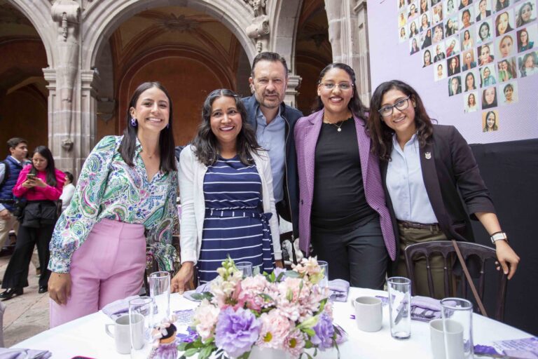 Reconoce Gobernador importancia de las mujeres en su administración