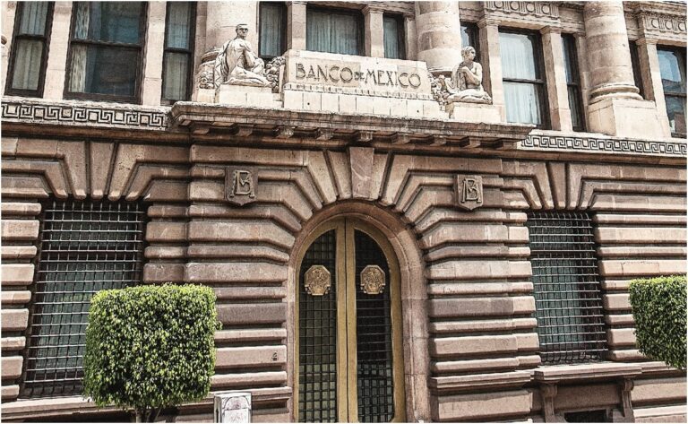 Reduce Banxico 50 puntos base su tasa de interés