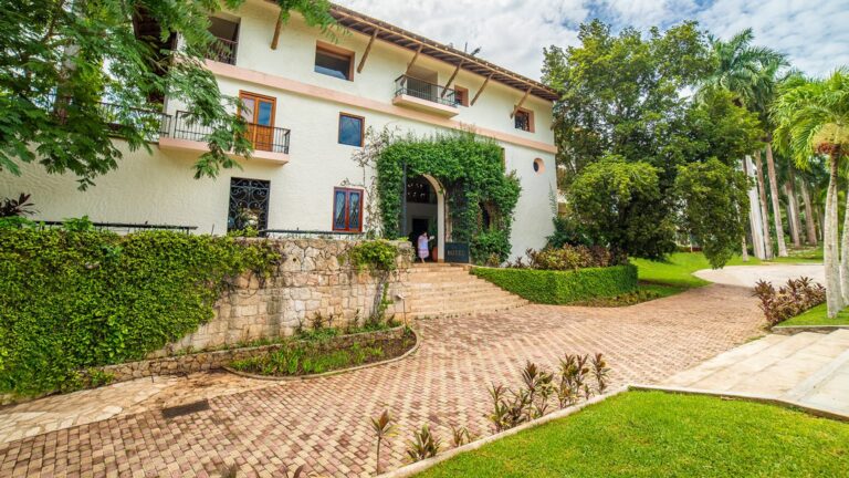 Admite Inmobiliaria R4 que ninguna autoridad les dio derecho para ocupar los hoteles de Chichén Itzá