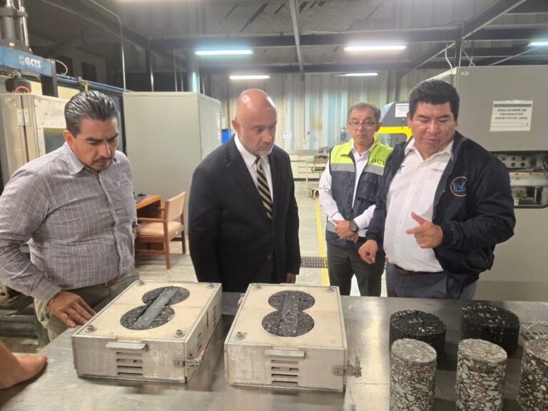 Sostiene secretario Esteva medina reunión en el IMT