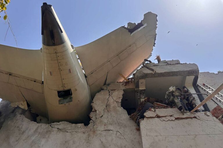 Tragedia aérea: vuelo de Air India se estrella en Ahmedabad y marca primer accidente fatal de un Boeing 787