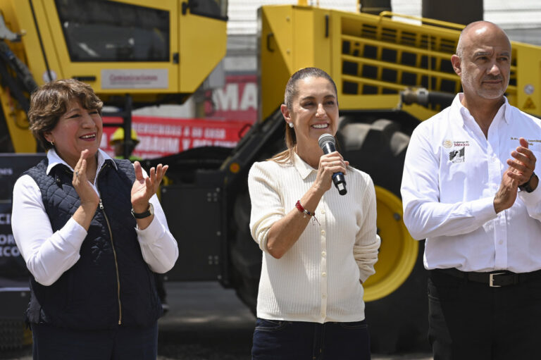 Claudia Sheinbaum arranca plan de repavimentación en el Edomex con la SICT y recupera capacidad de obra pública