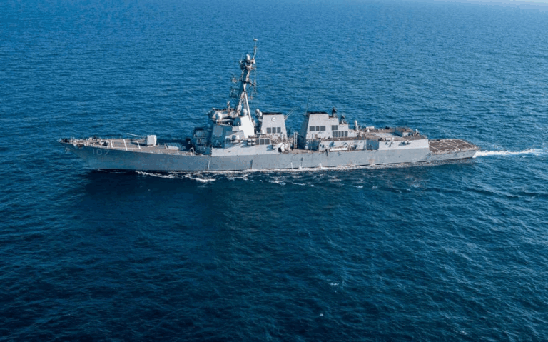 EEUU Despliega Tres Destructores Frente a las Costas de Venezuela en Operación Antinarcoterrorista