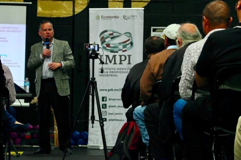 Santiago Nieto se reúne con 80 emprendedores queretanos y los alerta sobre registro de marcas