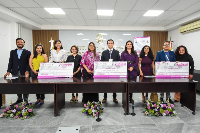 Premia IEEQ a jóvenes en etapa estatal del Concurso Nacional de Oratoria 
