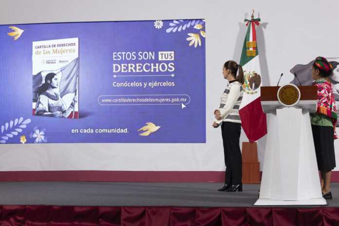 2025-09-05-Conferencia-de-prensa-matutina-Palacio-Nacional-007-GM cartilla CSP