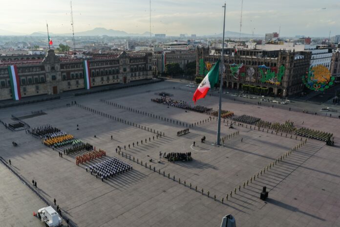 2025-09-19-Izamiento-de-bandera-en-memoria-de-victimas-de-los-sismos-1985-y-2017-JLC-19 Izamiento de bandera