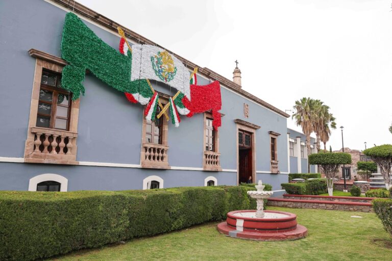 Corregidora Vive las Fiestas Patrias con Adornos y Celebraciones 