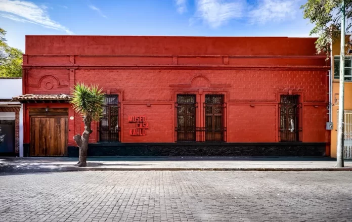 abren-manana-casa-roja-de-frida-kahlo_8018cc61-5ac4-4b8f-b62c-f3de1a690236_medialjnimgndimage=fullsize