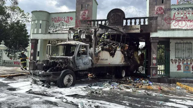 Sheinbaum condena actos violentos en Campo Militar 1 pero promete que «no habrá represión»