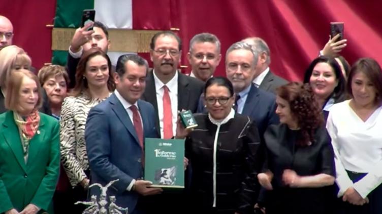 Rosa Icela Rodríguez entrega el Primer Informe de Gobierno de Sheinbaum en el Congreso
