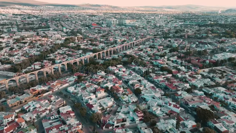 Clausuran tres desarrollos inmobiliarios sin permisos en Querétaro