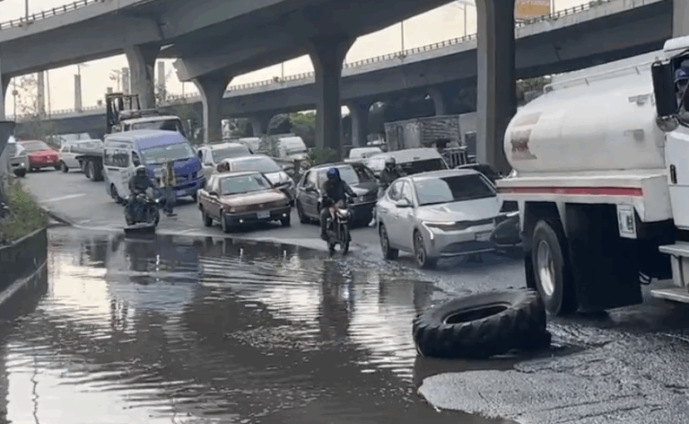 Bache Masivo en la México-Querétaro Daña a Más de 40 Vehículos; Exigen Mantenimiento Constante