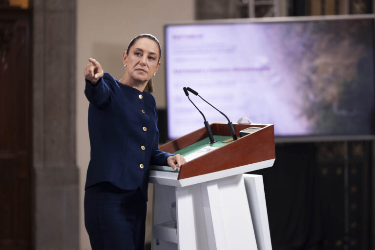 «Fue de muy poca sensibilidad»: Sheinbaum Critica al PAN por Relanzamiento de Imagen en Plena Emergencia por Lluvias