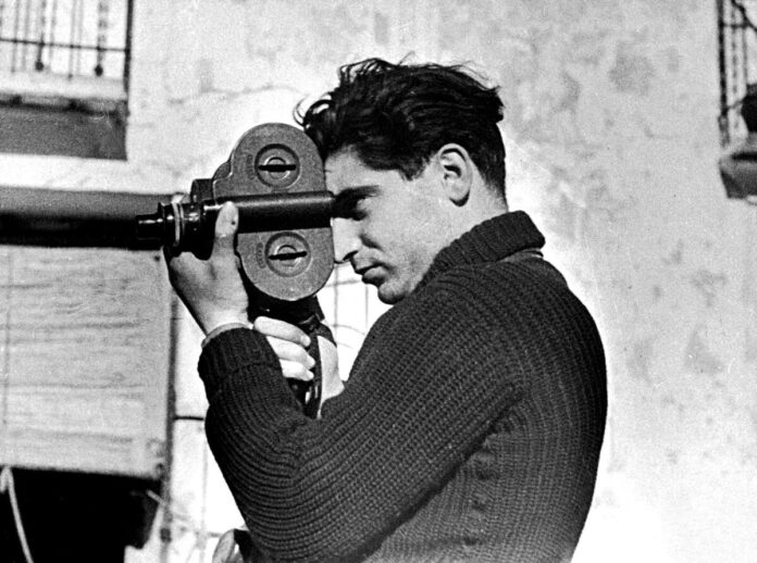 Robert Capa by Gerda Taro Endre Ernő Friedmann, nombre de nacimiento de Robert Capa