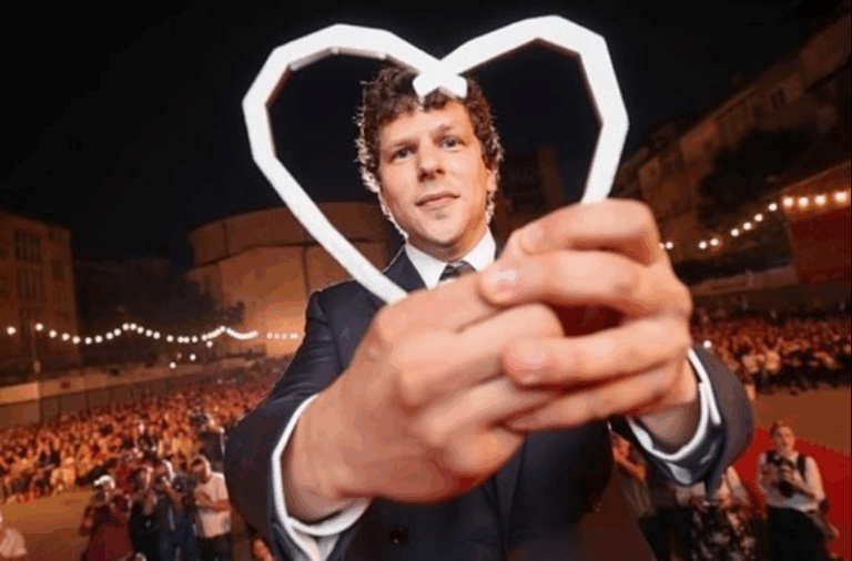 Jesse Eisenberg Conmueve al Mundo al Anunciar la Donación de un Riñón a un Desconocido