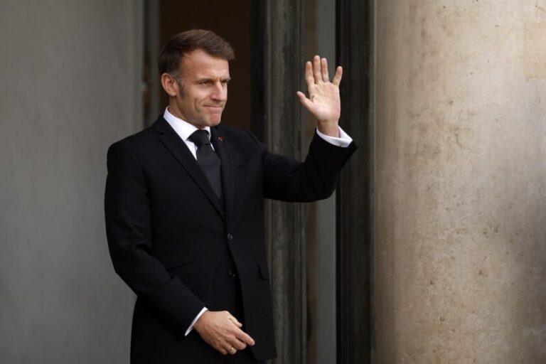 Presidente Emmanuel Macron Llega a México para Reunirse con Claudia Sheinbaum y Abordar el Códice Azcatitlán