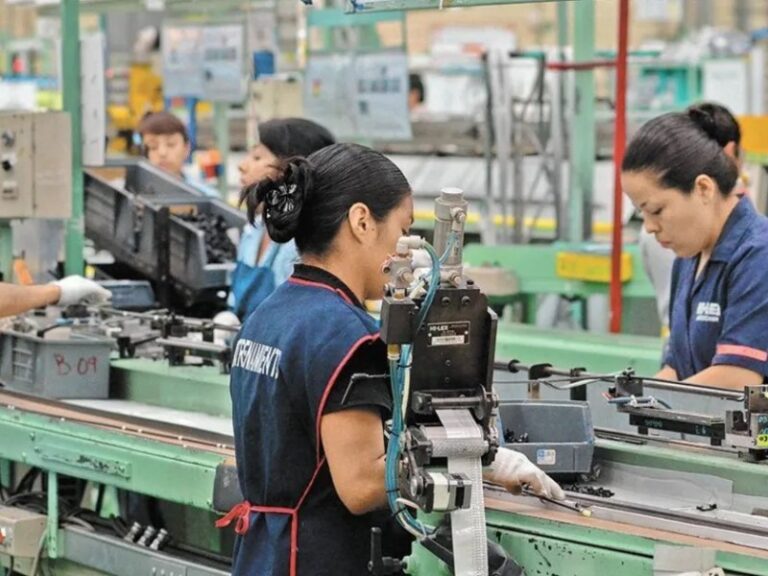 Retroceso Económico en el 3T 2025: PIB Mexicano Cae 0.3% por Fuerte Contracción Industrial