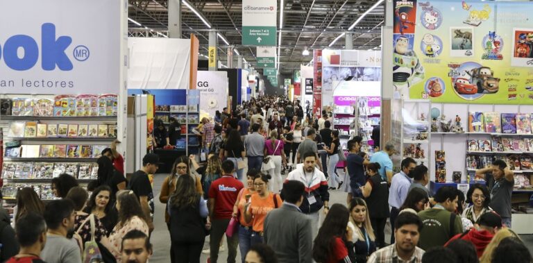 La FIL Guadalajara Cierra con Éxito Financiero y Récord de Asistencia en 2025