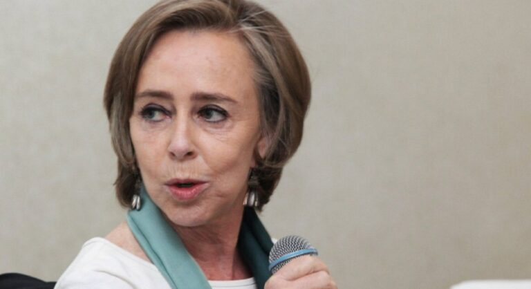 FGR Acusa a María Amparo Casar de Uso Ilícito de Atribuciones por Pensión de Pemex; Citan a Imputación