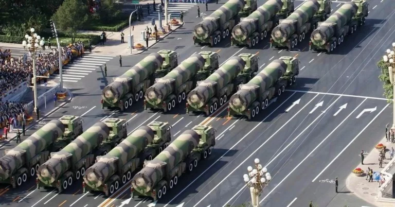 El Pentágono Afirma que China Ha Cargado Más de 100 Misiles Balísticos Intercontinentales en Silos