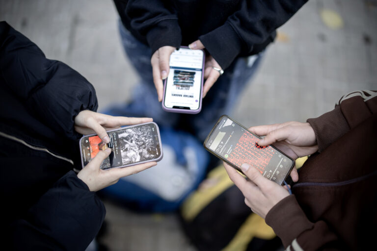 Jonathan Haidt: El impacto de las redes sociales es un daño generacional cuantificable