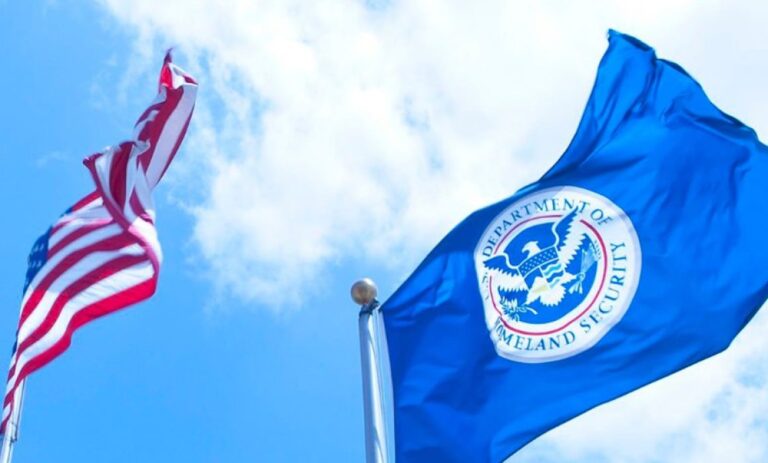 Programa de autoexpulsión en EU: Elevan bono a 2,600 dólares para inmigrantes que se retiren