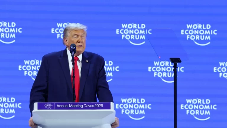 Trump en Davos: Exige negociar la compra de Groenlandia y presume la captura de Maduro