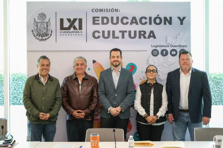 Aprueban reforma en Querétaro para proteger a estudiantes embarazadas y padres jóvenes