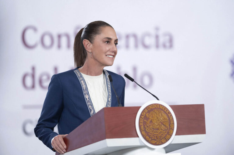 Claudia Sheinbaum defiende estrategia de seguridad y niega control de cárteles en México