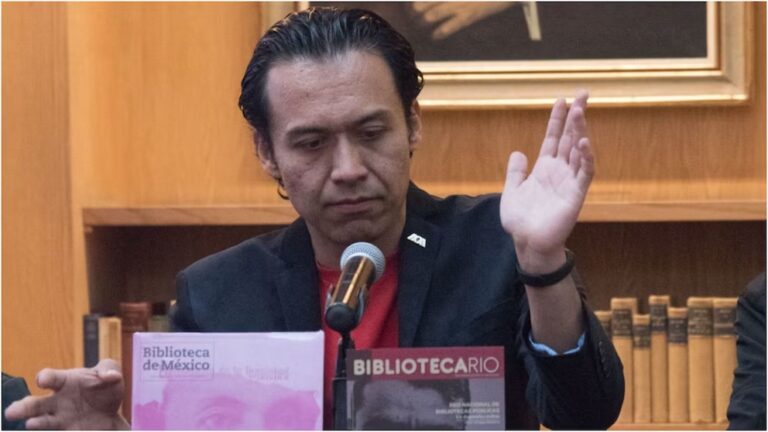 Marx Arriaga cumple 72 horas atrincherado en la SEP