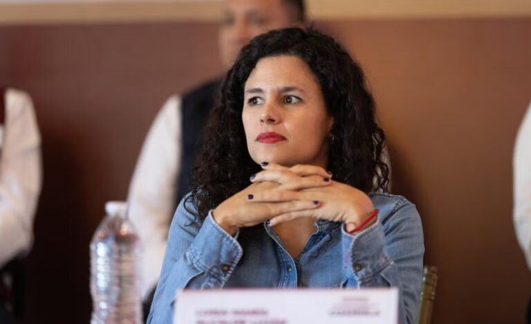 Luisa María Alcalde frena redacción de la reforma electoral por plurinominales