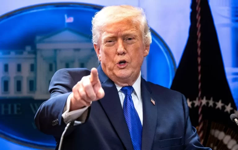 Trump desafía a la Corte Suprema y eleva arancel global al 15% de forma inmediata