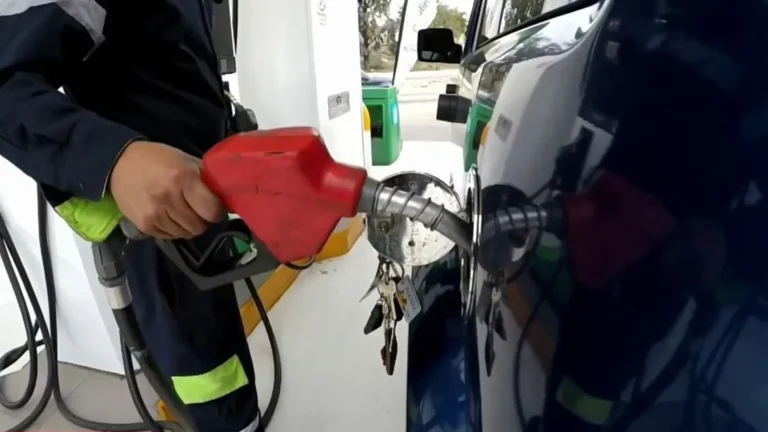 Hacienda reactiva subsidios a las gasolinas tras casi un año sin estímulos