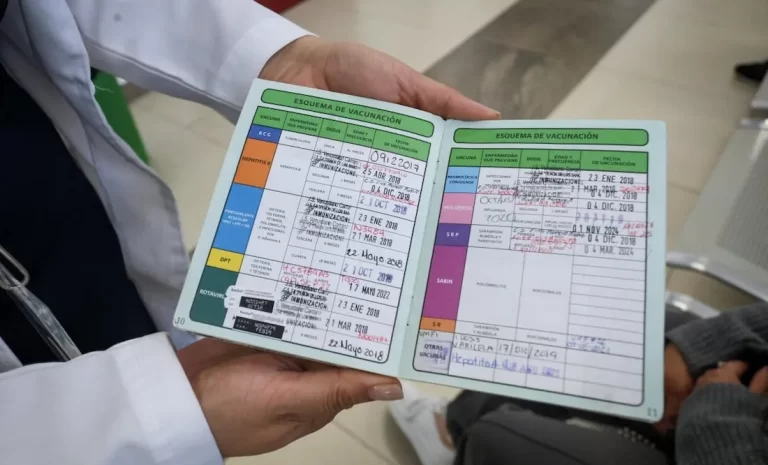 Escuelas de Querétaro solicitarán cartilla de vacunación en el próximo ciclo escolar