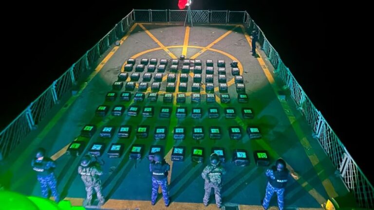 Marina asegura dos toneladas de cocaína en altamar frente a las costas de Acapulco