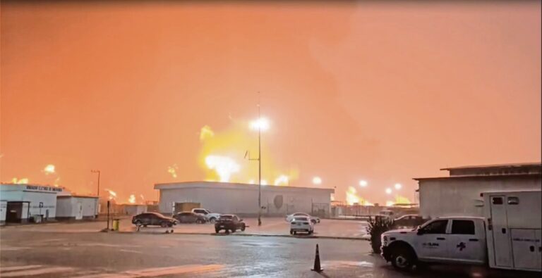 Cinco fallecidos por incendio en la Refinería Olmeca de Dos Bocas