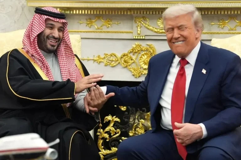 Príncipe saudí presiona a Trump para mantener ofensiva contra Irán: NYT