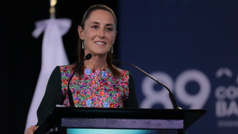 Sheinbaum pide a banqueros aumentar el crédito para impulsar la «prosperidad compartida»