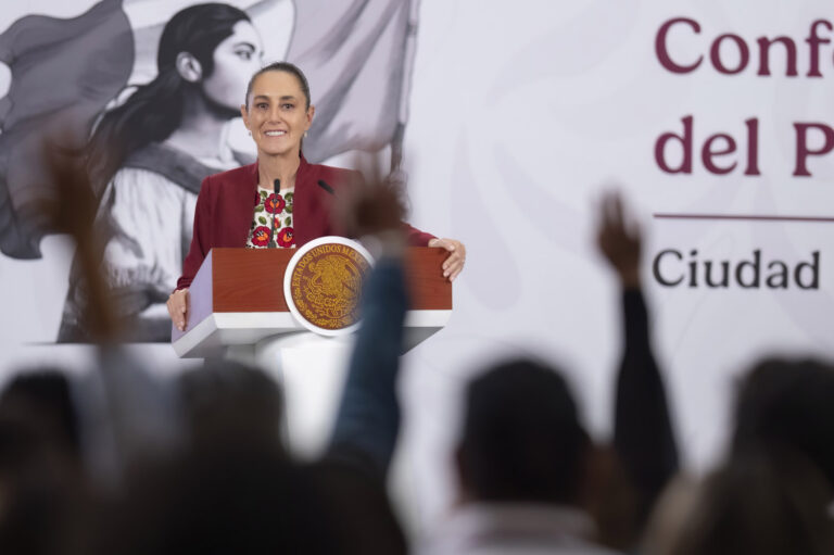 Sheinbaum desmiente pacto con BlackRock sobre fracking: “Responde a soberanía energética”