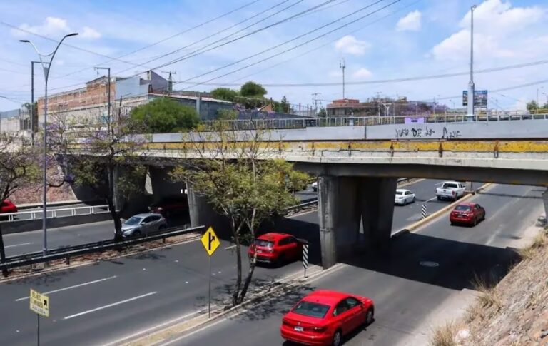 Viable ampliación de puente en Bernardo Quintana para tren México-Querétaro