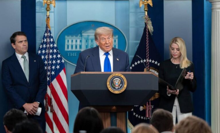 Trump condiciona diálogo con Irán a la liberación de 8 presas políticas