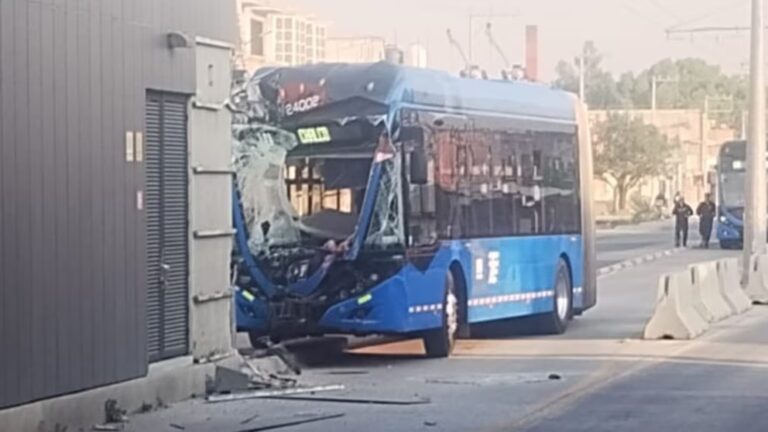 Accidente en Trolebús Chalco–Santa Martha: Choque en estación La Covadonga deja 20 heridos